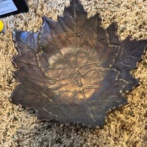 Bronze Leaf-Shaped Decorative Dish